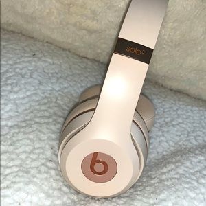 Pale Pink/Rose Gold Solo3 Wireless Beat Headphones